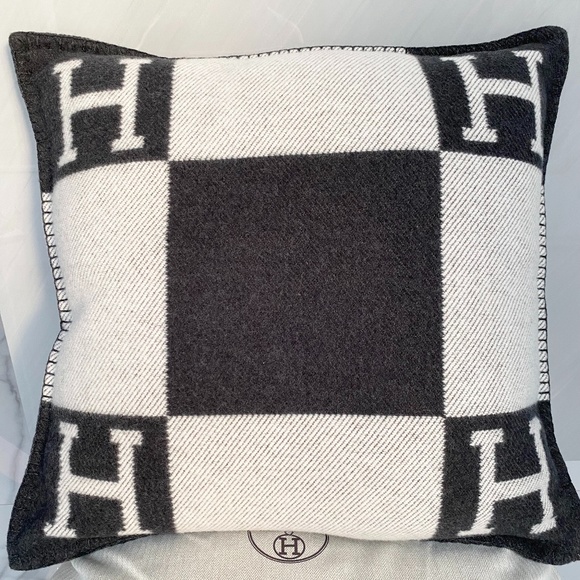 HERMES Ecru Gris Fonce Wool Cashmere Avalon Iii Pillow Small Model NEW DUSTBAG - Picture 1 of 15